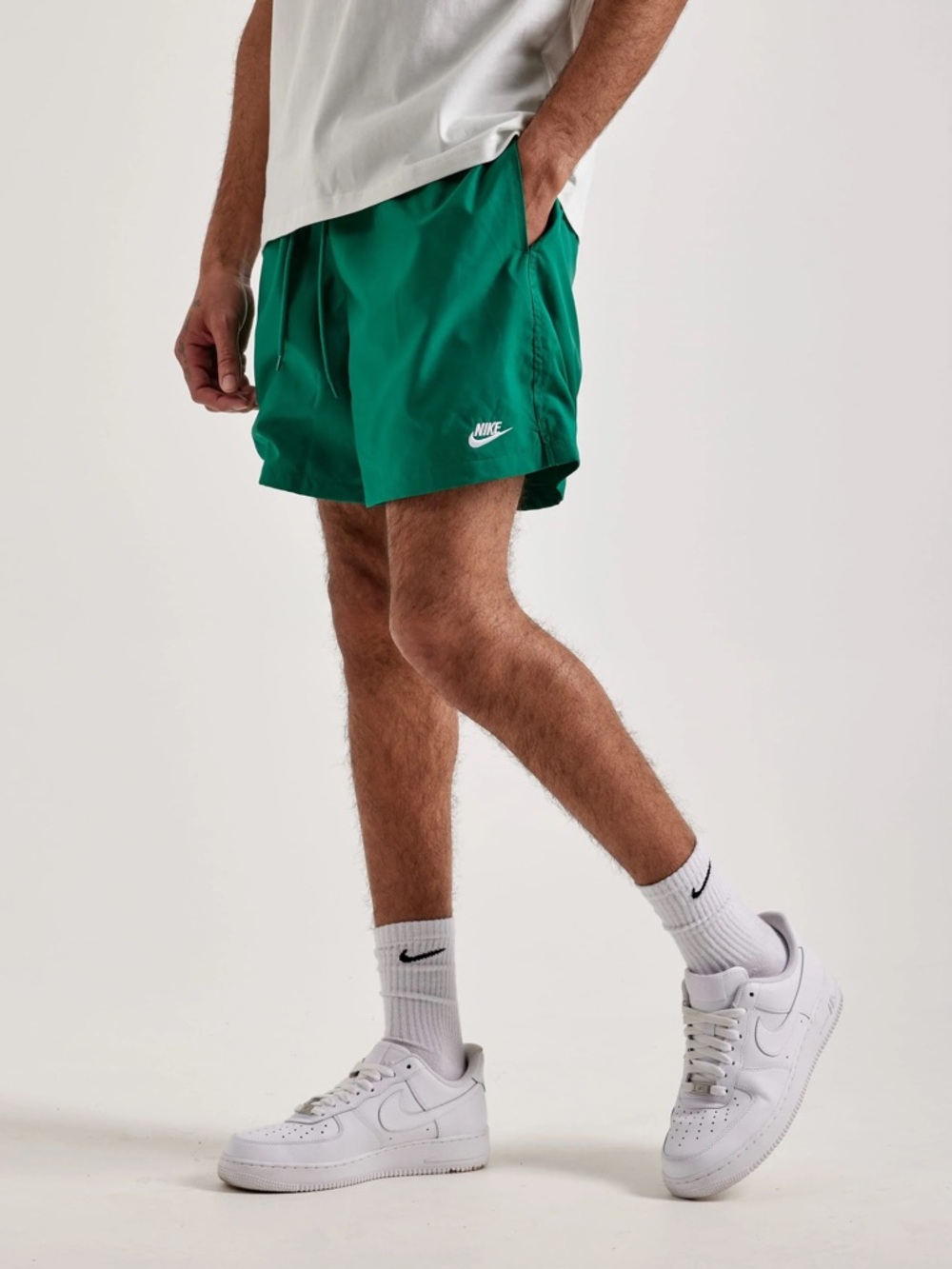 NEW MENS NIKE CLUB WOVEN FLOW SHORTS GREEN Men's MEDIUM